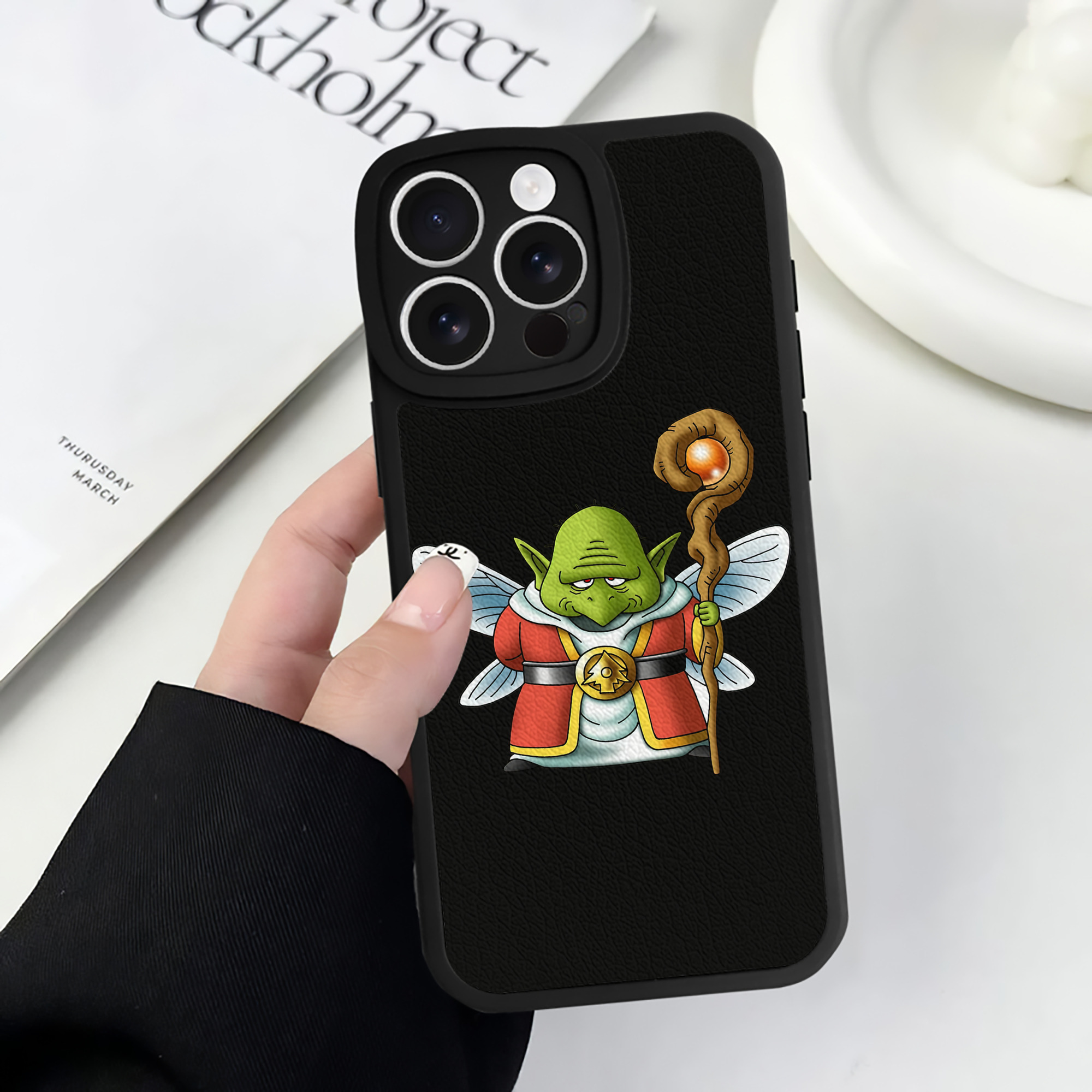 （画像用） ドラゴンクエスト Doragon Kuesuto Dragon Quest 【iPhone 16シリーズ対応】シリコンスマホケース（レザー調） 材質：シリコン